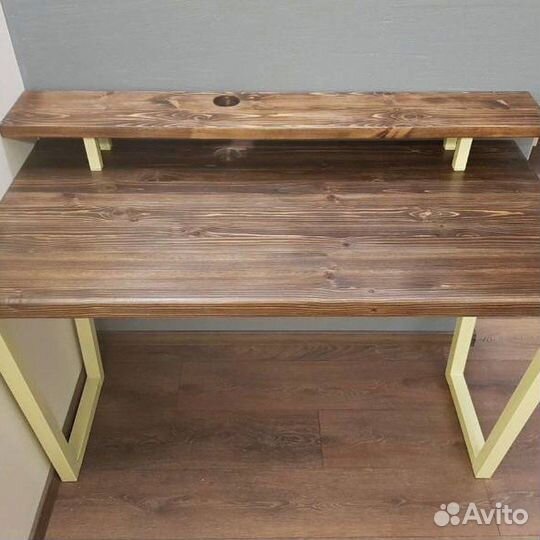 Компьютерный стол в стиле лофт