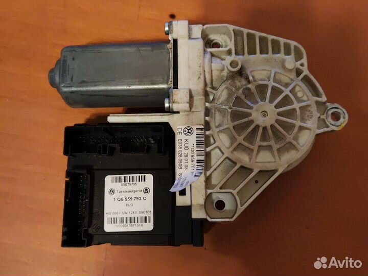 Моторчик стеклоподъемника 1Q0959793C