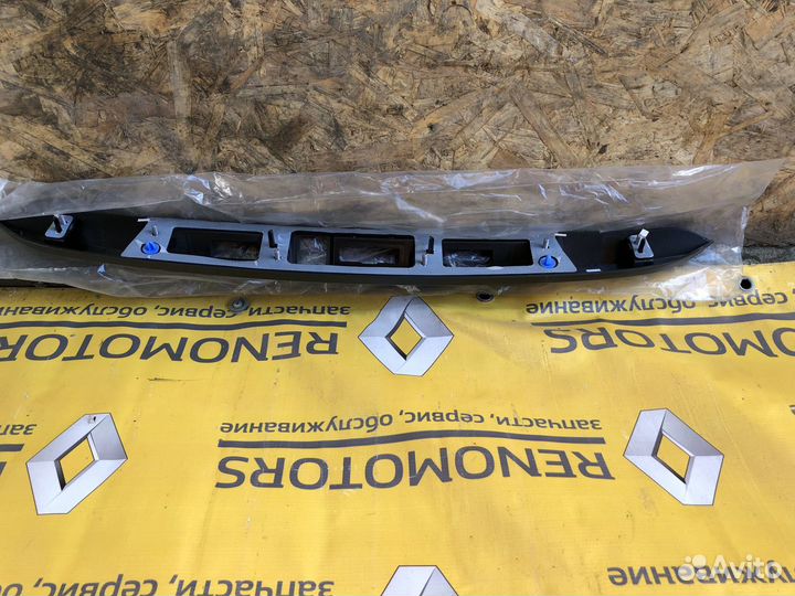 Рено Дастер 2 2021 NEW накладка крышки багажника