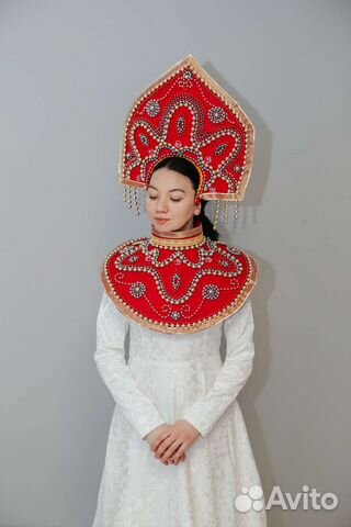 Русский народный кокошник и нагрудник