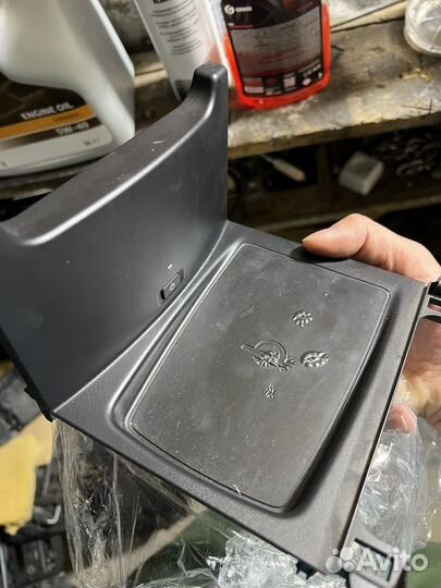 Без проводная зарядка на камри 55