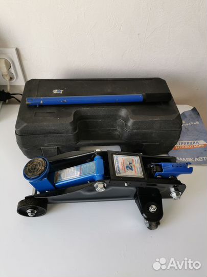 Домкрат подкатной 2т