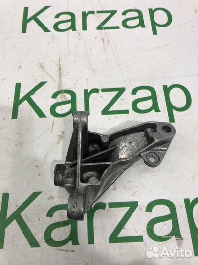 Кронштейн обводного ролика Mercedes-Benz Gle W166