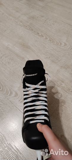 Коньки хоккейные