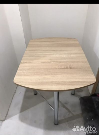 Стол пристенный