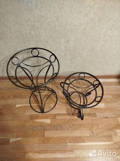 Подставка для цветов металлическая