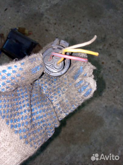 Фишка штекер генератора Toyota,круглый