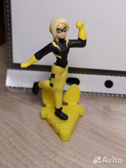 Фигурки Леди Баг из киндеров