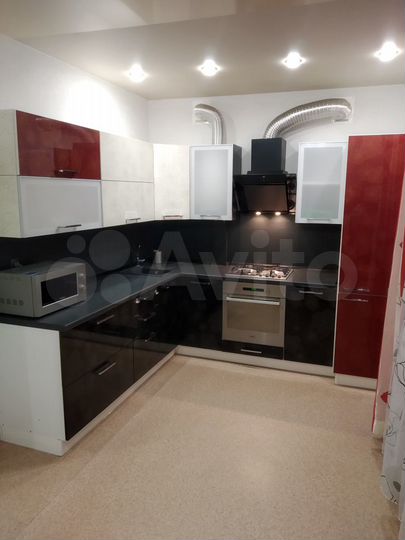 3-к. квартира, 90 м², 1/3 эт.