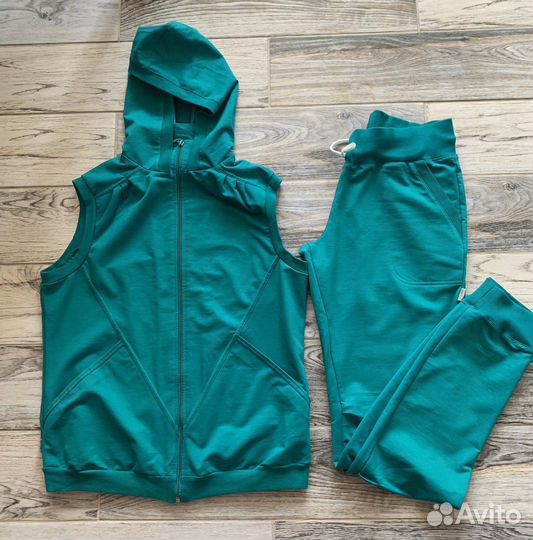 Костюм спортивный