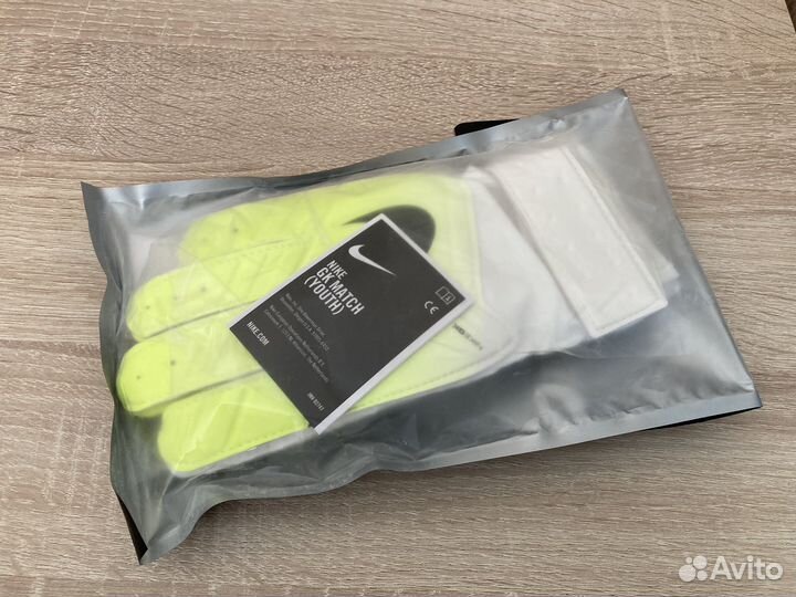 Футбольные перчатки nike р 6