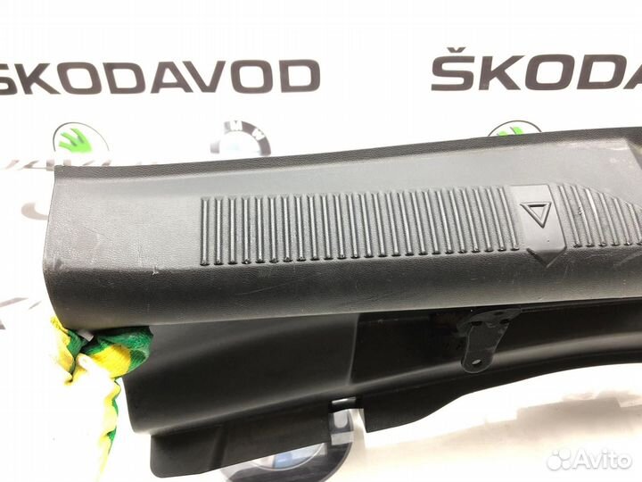 Накладка замка багажника Skoda Octavia A5 (1Z) 1.8
