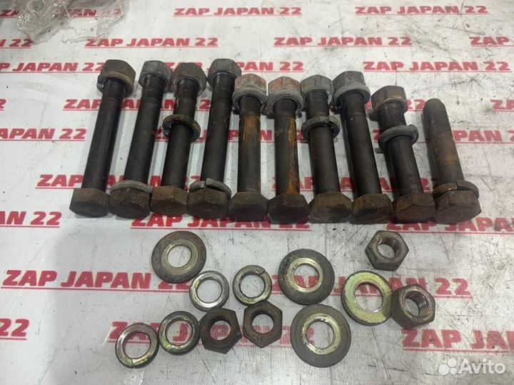 Болты подвески задние Mitsubishi Delica PE8W 4M40