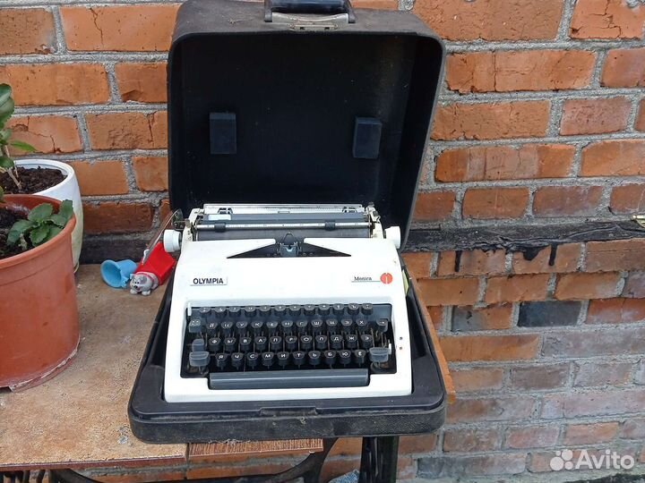 Печатная пишущая машинка