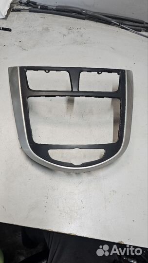 Рамка магнитолы Hyundai Solaris 1