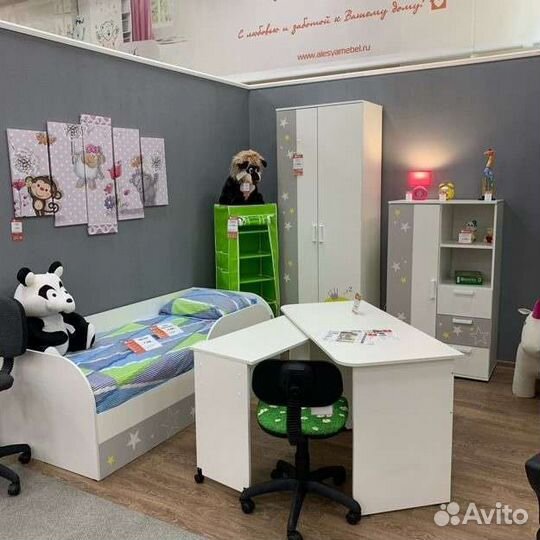 Стол +кровать чердак