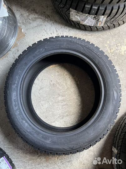 Roadstone Winguard WinSpike 215/55 R17 98T