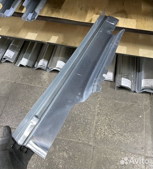 Порог правый Volkswagen Transporter T5 (Klokkerhol