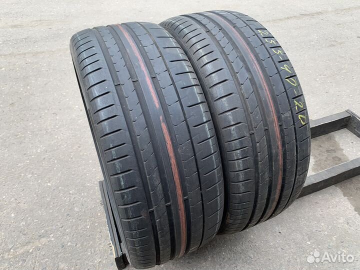 Pirelli P Zero PZ4 255/40 R20