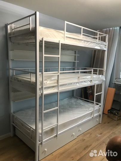 Трехъярусная металлическая кровать Валенсия-3