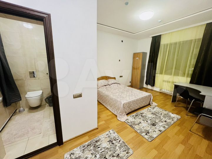 Комната 28 м² в > 9-к., 2/3 эт.