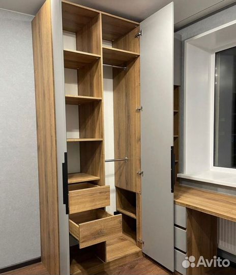 Рабочая зона у окна