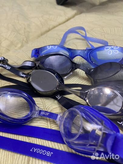 Очки и шапочка для плавания