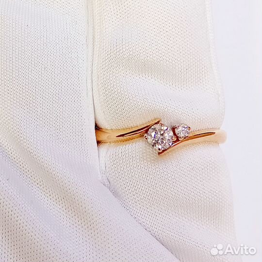 Золотое кольцо с камнем 16р