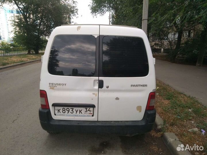 Капот Peugeot Partner 2007 года