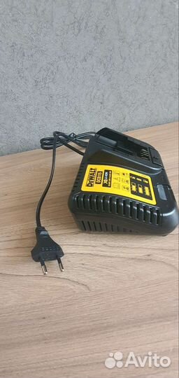 Зарядное устройство dewalt