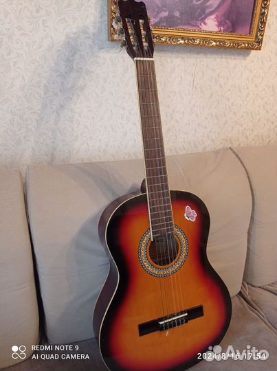 Акустическая гитара