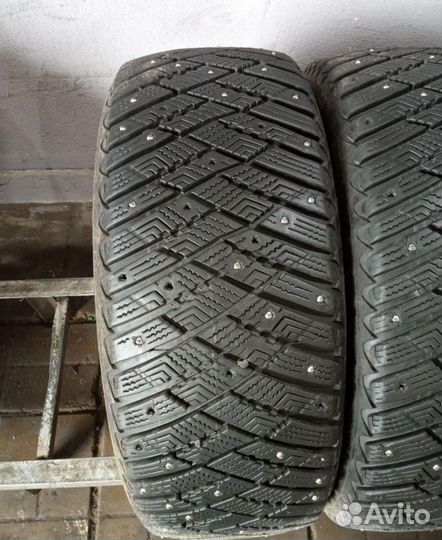 Goodyear Ultragrip Ice Arctic 215/55 R16 102N