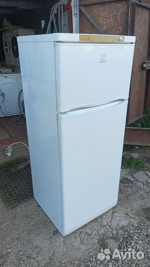 Холодильник indesit