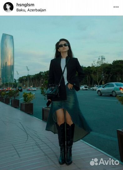 Джинсовая юбка с вырезом