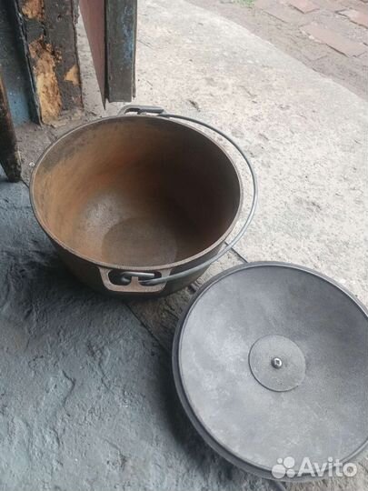 Казан чугунный с крышкой Biol