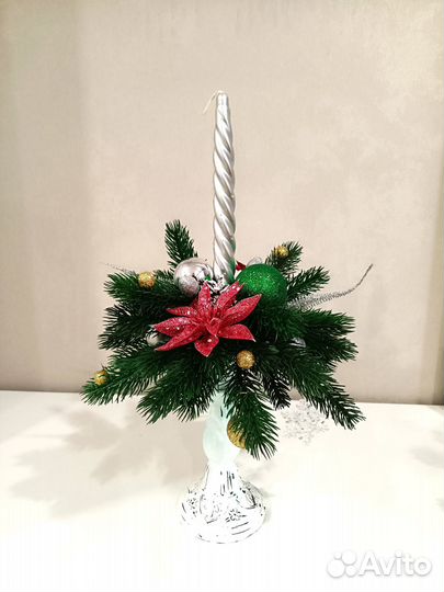 Композиция из искусственной ели со свечой