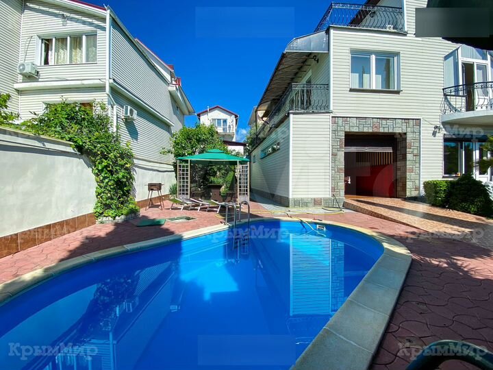 Дом 250 м² на участке 6 сот.