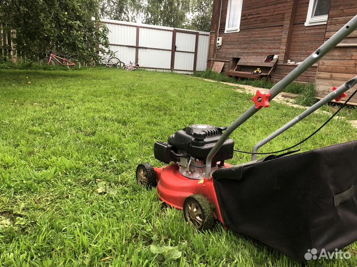 Газонокосилка бензиновая