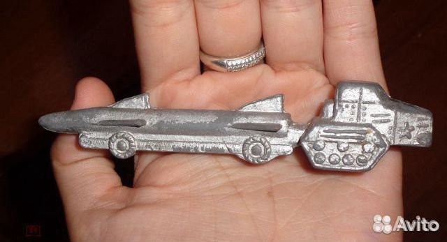 Юный художник,солдатик,тягач,чипполино,попуга СССР