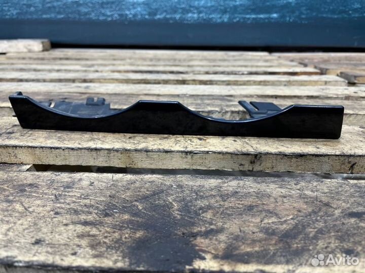 Ресничка. Накладка под фару правый Bmw 7 E38