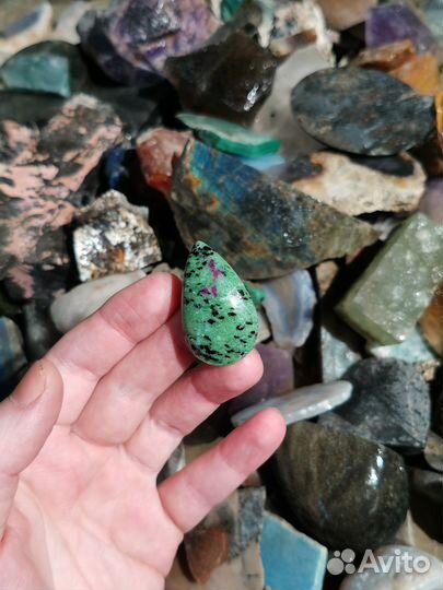 Рубин в Цоизите, кабошон