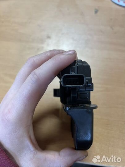 Замок багажника LADA Granta FL на 4 контакта