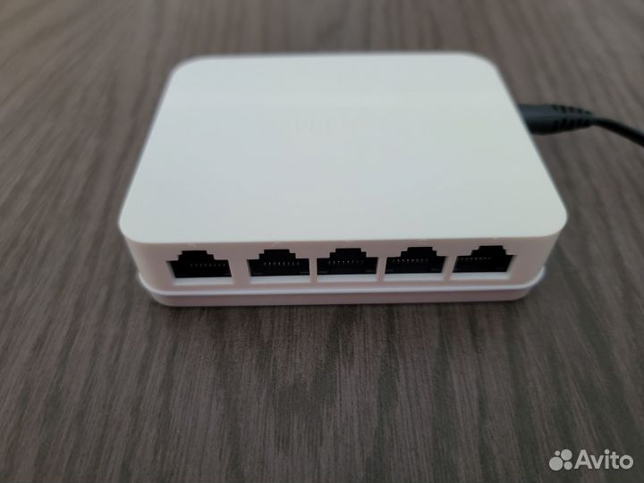 Гигабитный коммутатор D-Link DGS-1005A