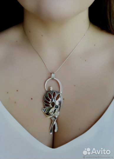 Кулон с янтарем 