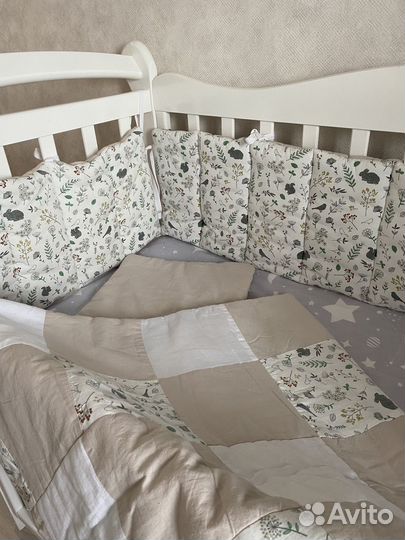 Детская кроватка с маятником и ящиком