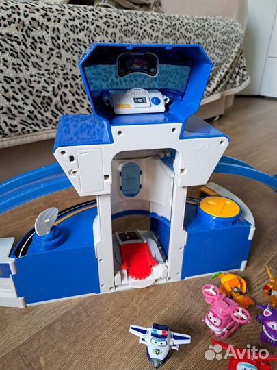 Супер крылья база и 10 самолетиков