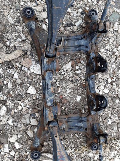 Подрамник задний Suzuki Grand Vitara 2.0 J20A 2008