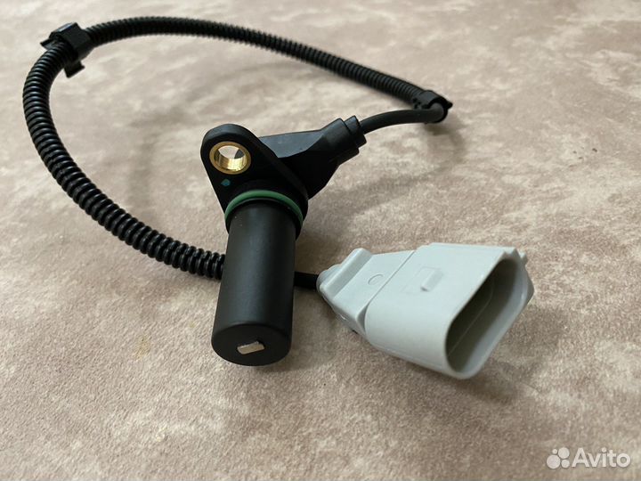 Датчик положения коленвала VW T5 2,5 070907319
