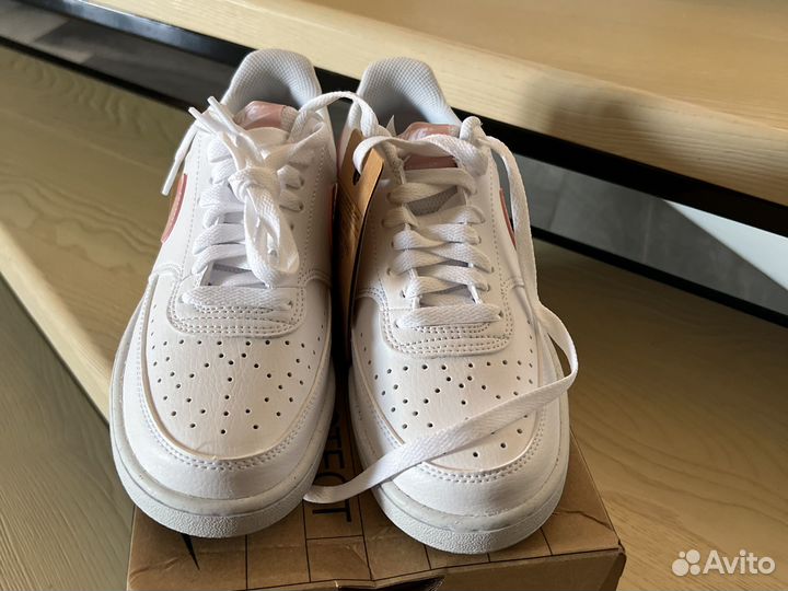 Кроссовки Nike женские