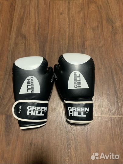 Боксерские перчатки